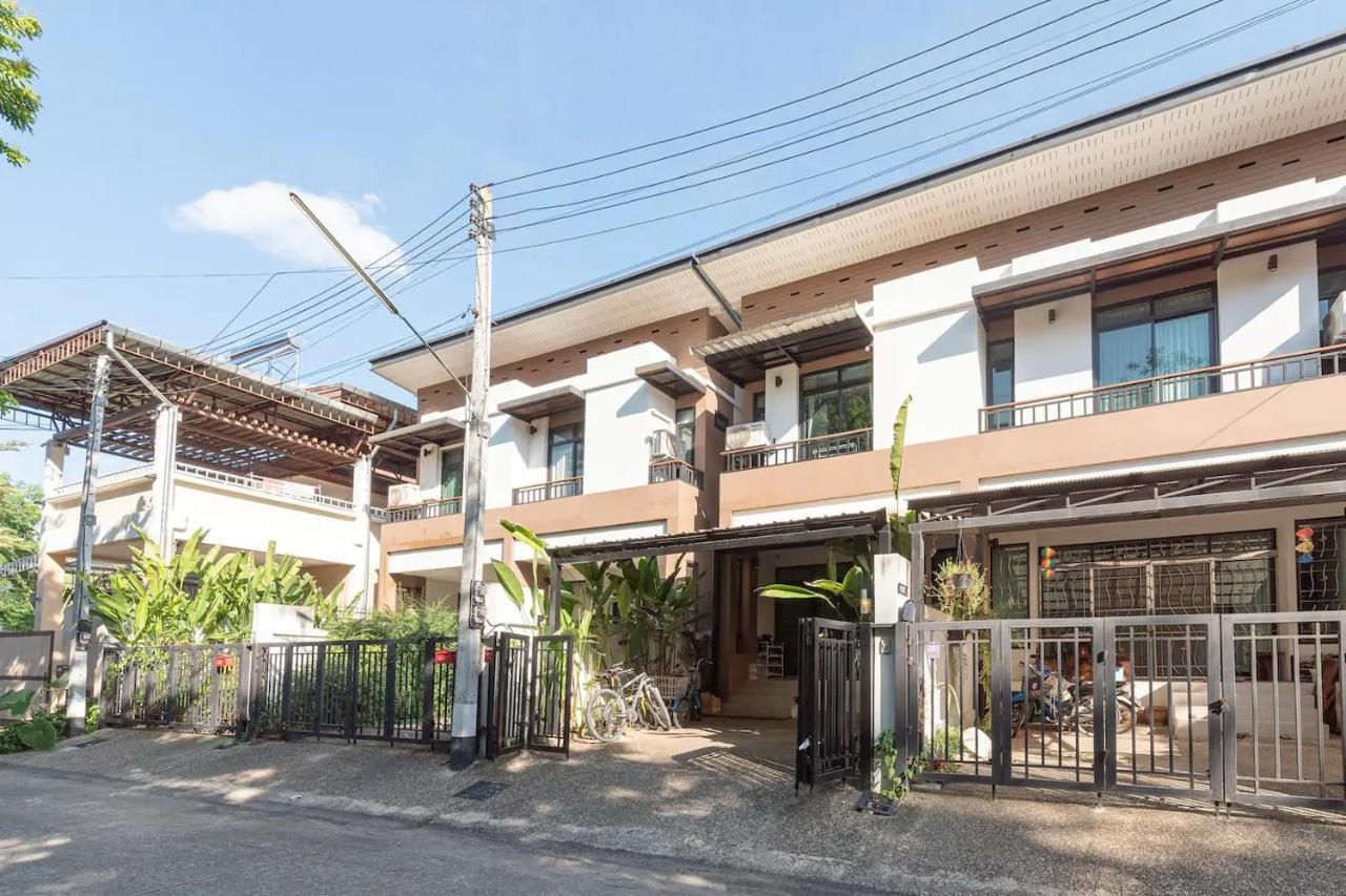 Loft Style Townhouse Near Old City Chiang Mai Exterior foto