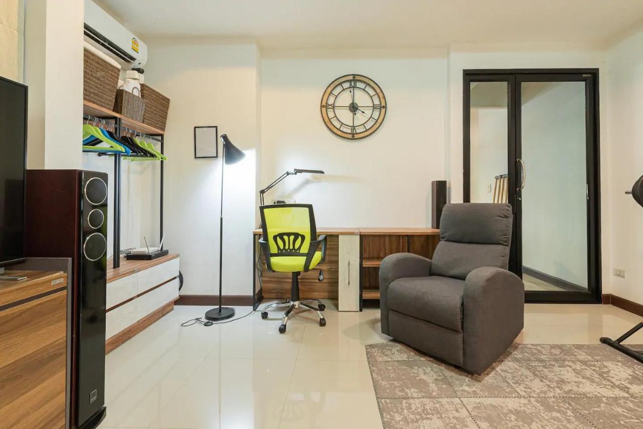 Loft Style Townhouse Near Old City Chiang Mai Exterior foto
