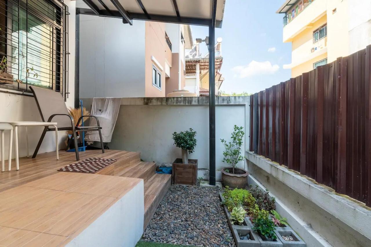 Loft Style Townhouse Near Old City Chiang Mai Exterior foto