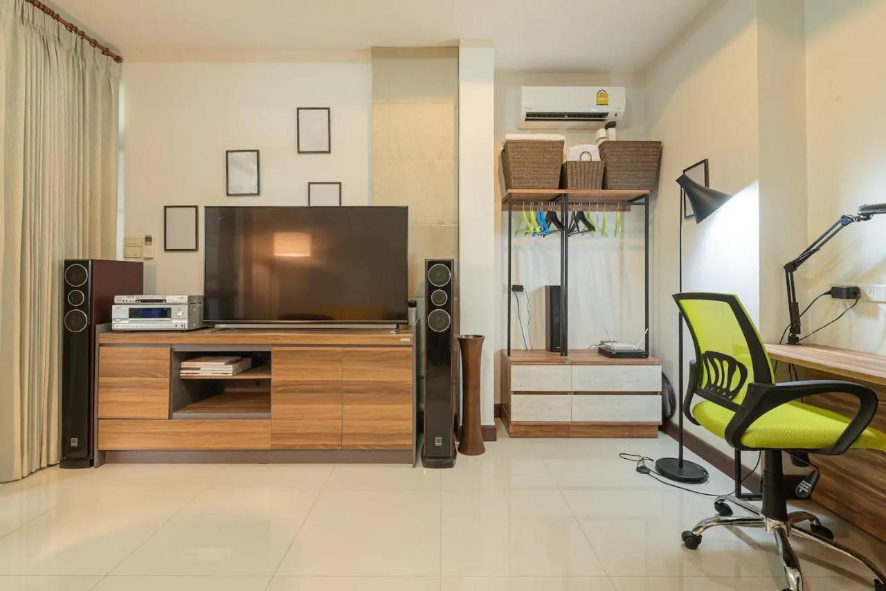 Loft Style Townhouse Near Old City Chiang Mai Exterior foto